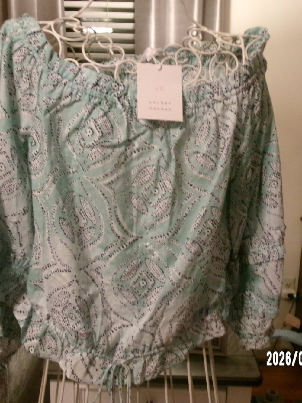 NEW Lauren Conrad LC Womens XL Soft Green White Elastic Long Sleeve Crop Top - Picture 2 of 6